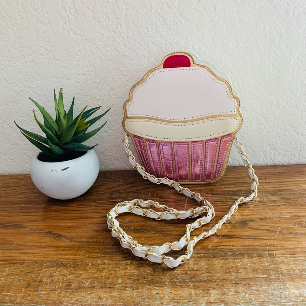 NWOT Pink and White Cupcake Purse with Chain Strap